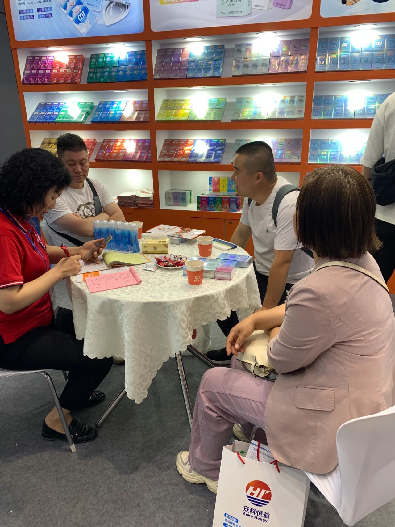 直擊現(xiàn)場上海國藥會首日盛況，康祥展位熱度持續(xù)飆升7.jpg