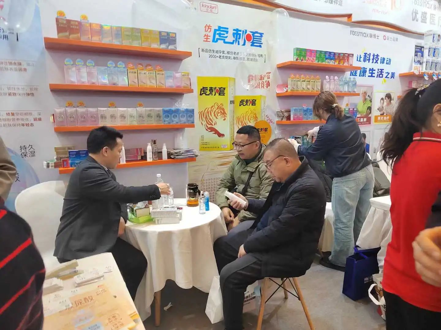 西鼎會(huì)盛況，康祥這兩大新品，藥店老板都在問1.jpg
