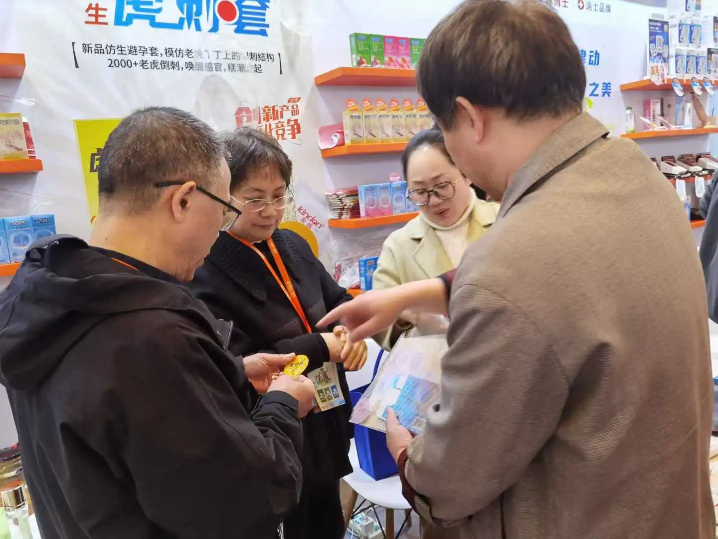 西鼎會(huì)盛況，康祥這兩大新品，藥店老板都在問2.jpg