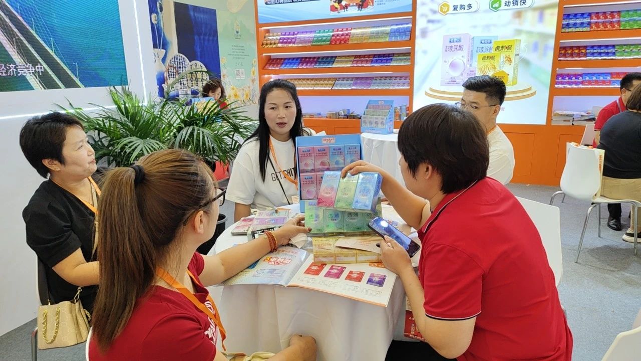 康祥計(jì)生用品亮相上海百貨會(huì)4.jpg